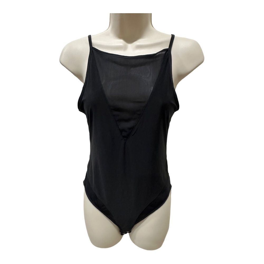 ⭐️ FOREVER 21 - BLACK MESH BODYSUIT - SIZE M - V NECK DESIGN ⭐️